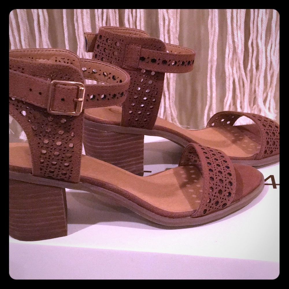 Cest 1946 platform sandals